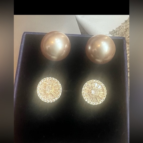 Gorgeous light brown pearl back swarovski elements stud earrings - Picture 12 of 12